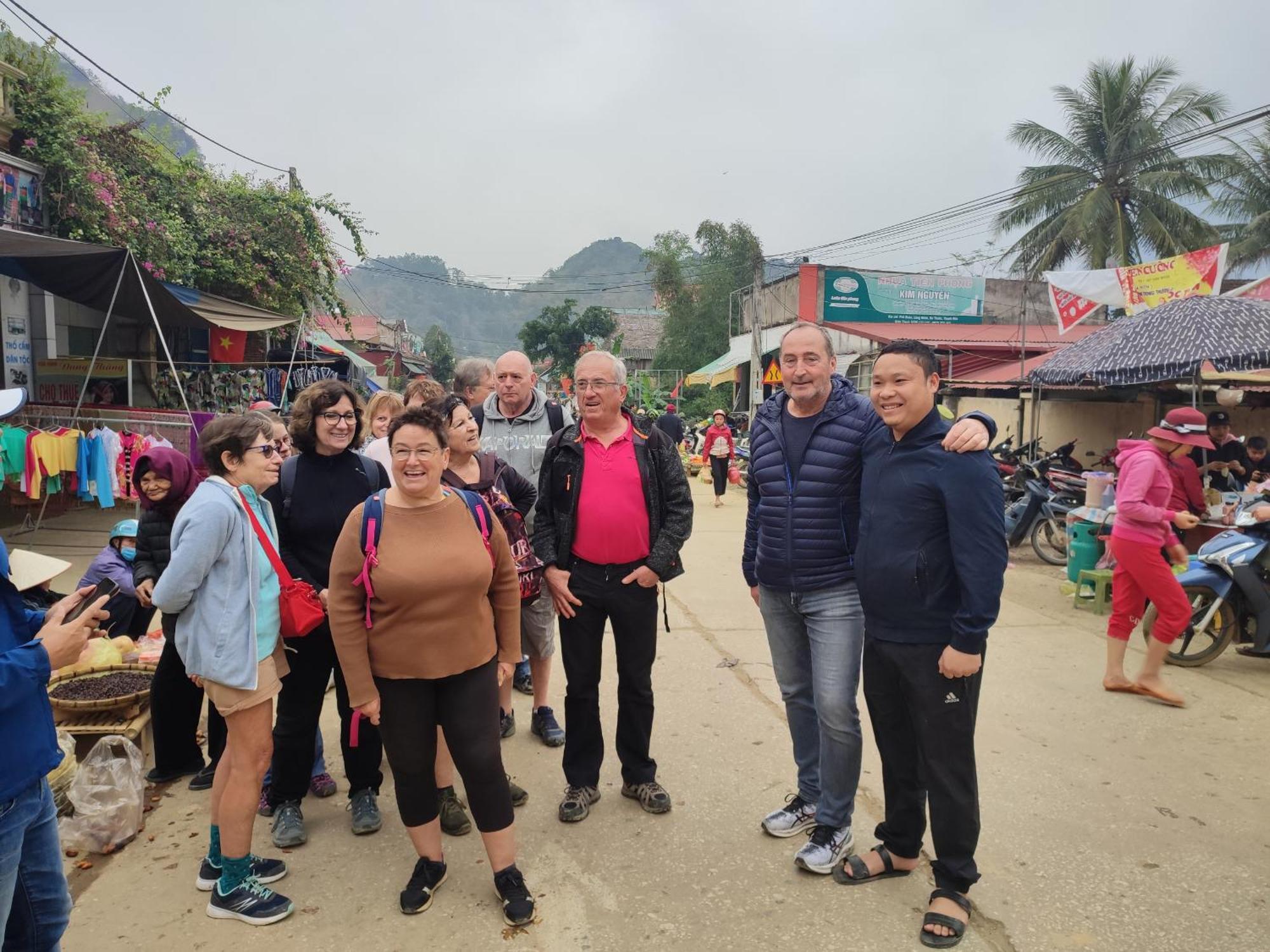 Pu Luong Homestay & Tours Huong Ba Thuoc Esterno foto